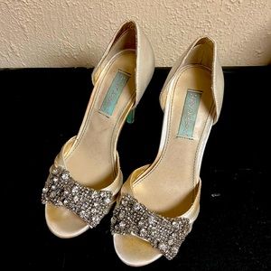 Betsy Johnson, Size 6.5, Beige Heels